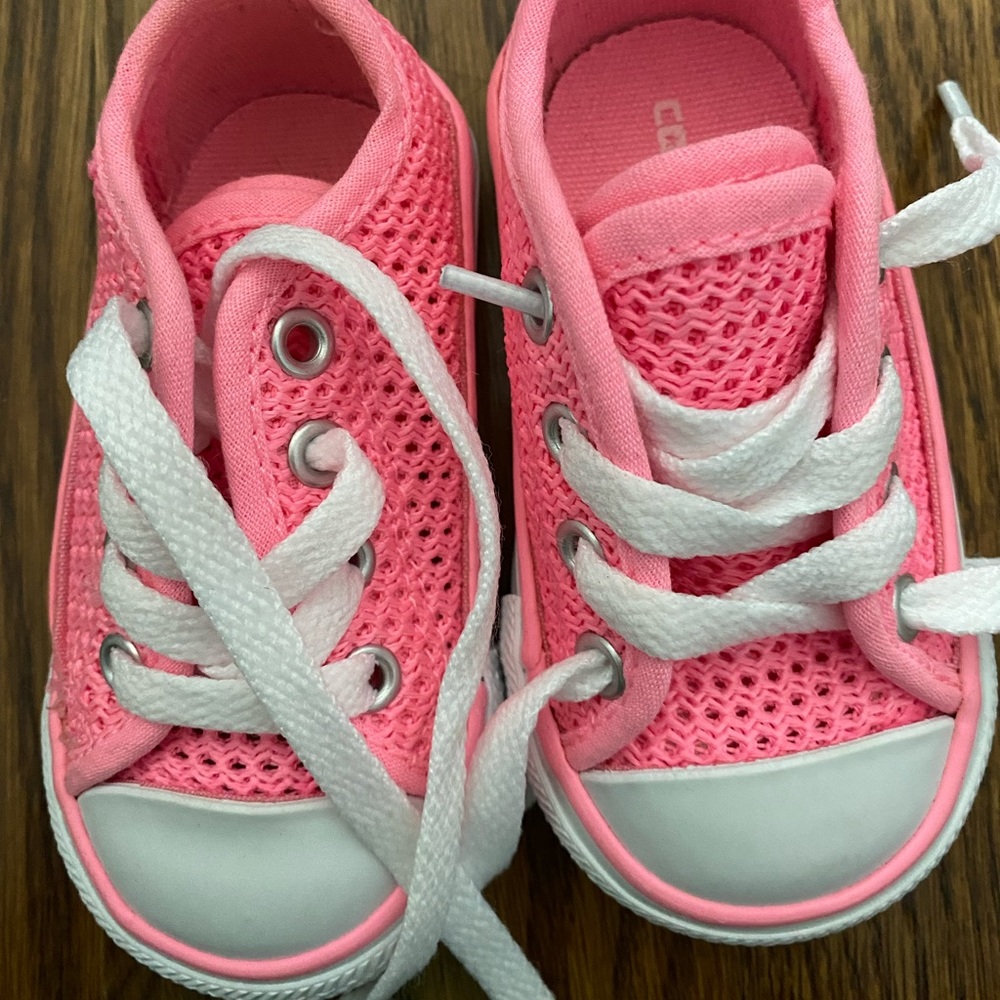 Brand new converse pink sneakers size 4